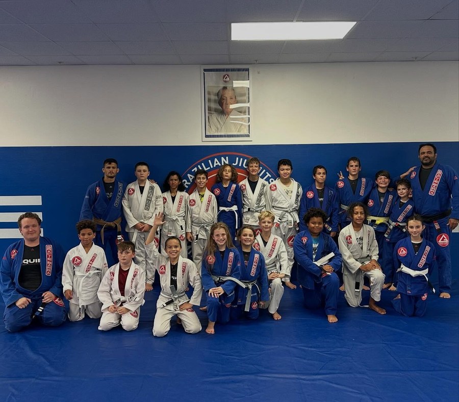 Gracie Barra Fleming Island students and instructors lined up on the mats for a team photo